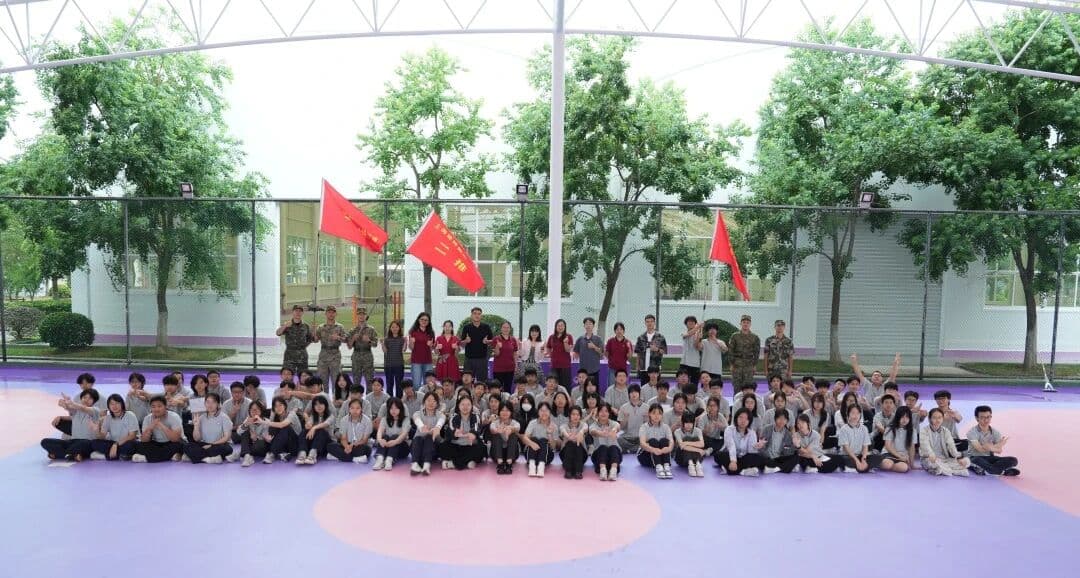 少年砺锋芒，青春启新章｜上海建桥融高2026级新生军训纪实封面图