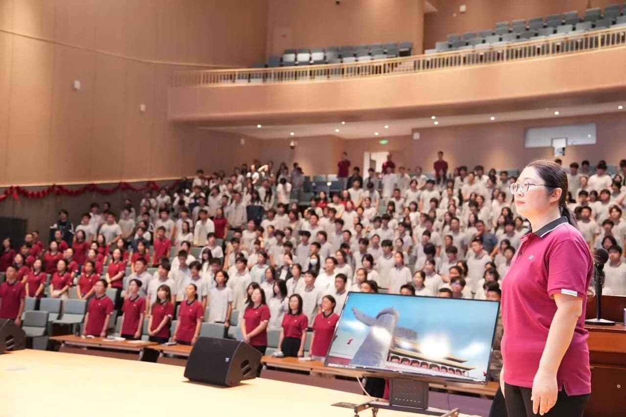 聆听成长寄语，奔赴崭新学年｜上海建桥融高秋季新学年开学典礼暨军训动员大会顺利举行封面图